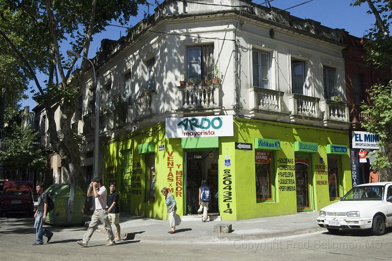 20071206_153704  D2X c4050x2700.jpg - Residential areas, Montevideo, Uraguay